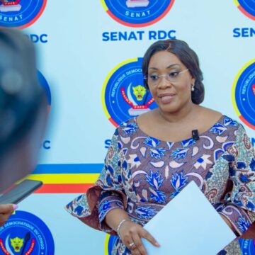 RDC : Le Bureau du Sénat fait le Ponce Pilate à la sortie médiatique de Bahati Lukwebo sur le changement de la constitution. communiqué lue par le Rapporteur Néfertiti Ngundianza.