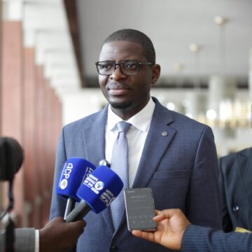 ASS. NAT. Hon Eric TSHIKUMA dépose deux propositions de loi jumelles au Bureau de l’Assemblée nationale