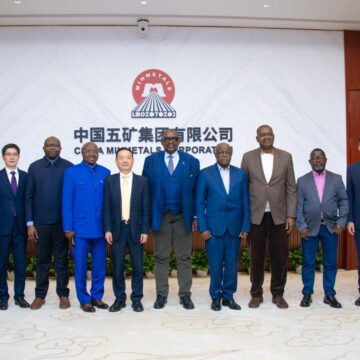 IMG-20260326-WA0009 En mission officielle en République populaire de Chine, j’ai tenu, ce 24 mars 2026 à Beijing, une séance de travail avec le groupe China Minmetals Corporation, maison mère de MMG Kinsevere Mine.