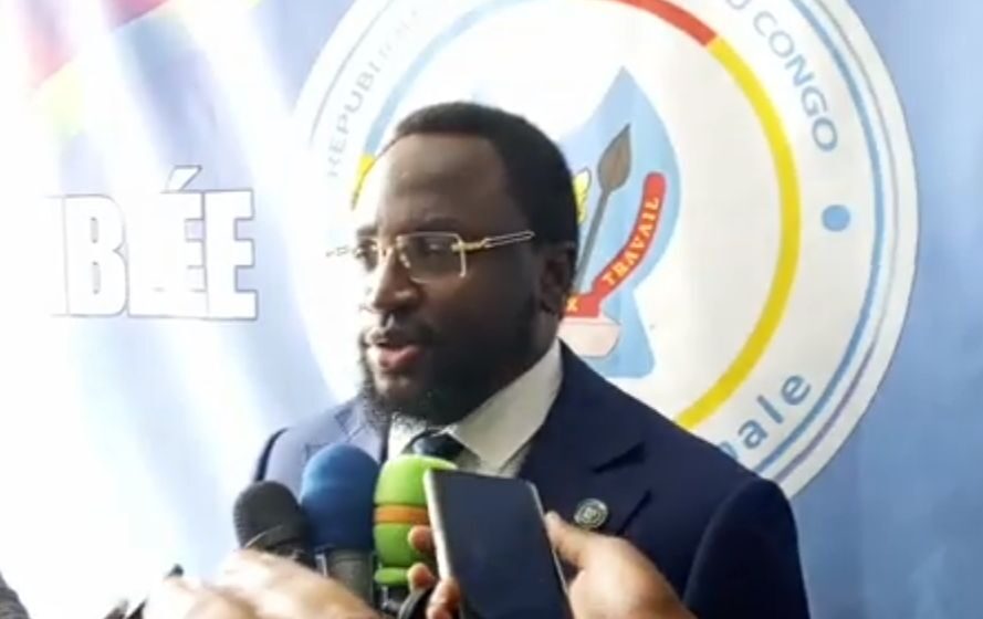 Ass Nat : L&rsquo;honorable Alfred Nzondomio propose une loi sur la laïcité de l&rsquo;état pour protéger la foi et la neutralité de l&rsquo;État