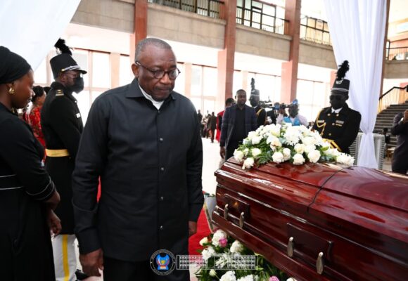 Un dernier hommage à maman Catherine Nzuzi wa Mbombo, décédée le 18 mars dernier à l’âge de 82 ans.