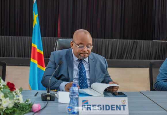 IMG-20260415-WA0007 ASSEMBLÉE NATIONALE : LE BUREAU RÉCEPTIONNE LE RAPPORT ANNUEL 2024-2025 DE LA CENI.