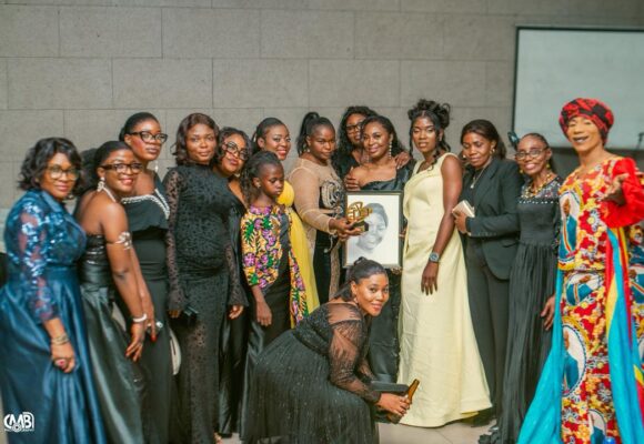 La Tribune des Femmes des Médias honore 10 femmes issues de divers secteurs à Kinshasa.