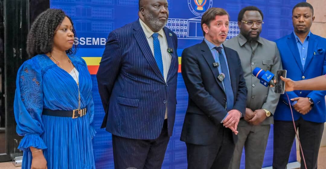 ASSEMBLÉE NATIONALE : SÉANCE D&rsquo;INFORMATION PARLEMENTAIRE AVEC LE DÉPUTÉ FRANÇAIS AURÉLIEN TACHÉ ET PLAIDOYER POUR UN NOUVEAU PARTENARIAT RDC–FRANCE.