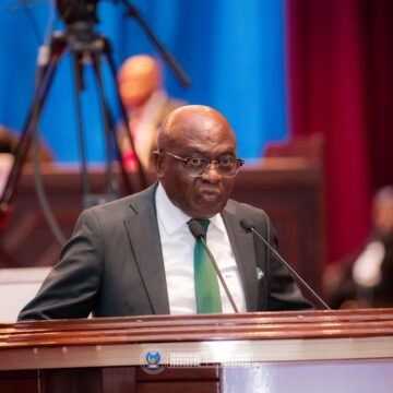 AN: ADOPTION DES CONCLUSIONS DES RAPPORTS DE LA COMMISSION MIXTE RELATIVES AUX ACCORDS RDC-USA ET RDC-RWANDA, AINSI QUE DE LA COMMISSION DÉFENSE ET SÉCURITÉ SUR L&rsquo;AUDITION DE SEPT MEMBRES DU GOUVERNEMENT.