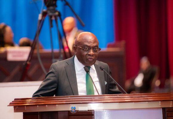 AN: ADOPTION DES CONCLUSIONS DES RAPPORTS DE LA COMMISSION MIXTE RELATIVES AUX ACCORDS RDC-USA ET RDC-RWANDA, AINSI QUE DE LA COMMISSION DÉFENSE ET SÉCURITÉ SUR L&rsquo;AUDITION DE SEPT MEMBRES DU GOUVERNEMENT.