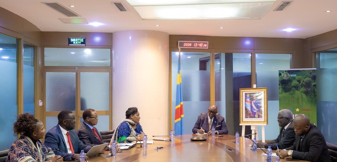 Mines, Son Excellence Louis Watum Kabamba, une audience de travail à une délégation de la société SACOR, groupe zambien.