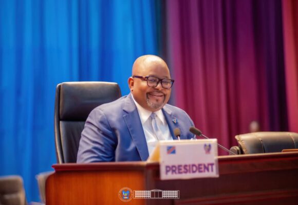 ASSEMBLÉE NATIONALE : AIMÉ BOJI SANGARA DÉNONCE L’INSÉCURITÉ DES CONGOLAIS EN AFRIQUE DU SUD ET ANNONCE UNE MISSION PARLEMENTAIRE.