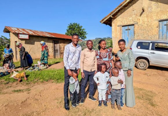 IMG-20260525-WA0008 BUTEMBO: Gerlas Kilalo et Kavira Itungu Esther célèbrent 7 ans de mariage en visitant les lépreux de Vuhagha à Katwa.