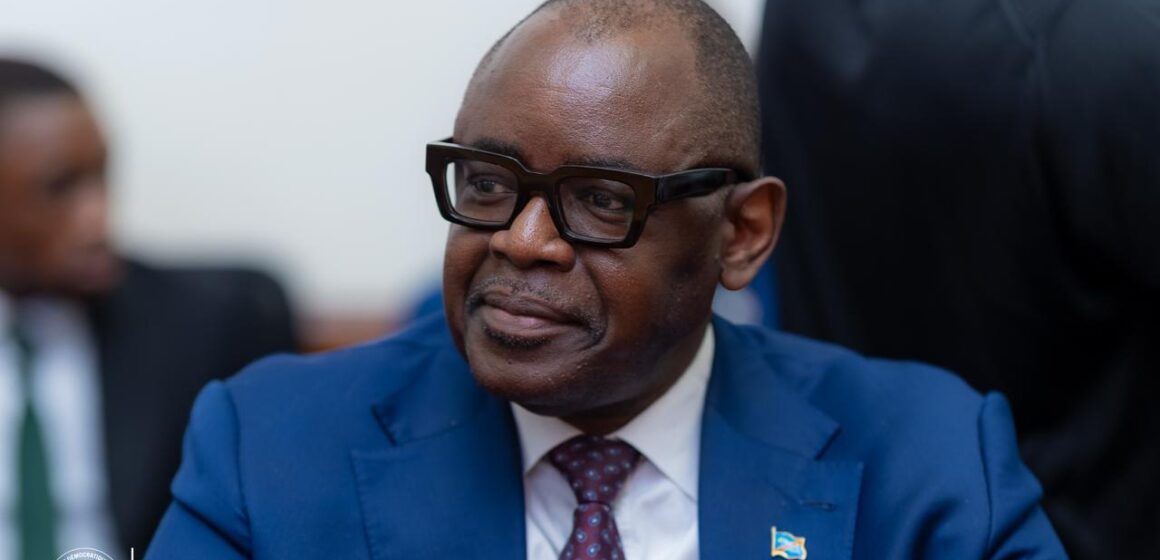SÉNAT, A l&rsquo;instar de députés nationaux,  les réformes initiées par Louis Watum Kabamba saluées encore les vénérables Sénateurs.