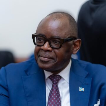 Mines, Louis Watum Kabamba, Méticuleux et rigoureux,   il suspend 14 entreprises minières pour défendre les communautés locales.
