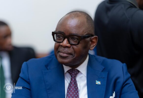SÉNAT, A l&rsquo;instar de députés nationaux,  les réformes initiées par Louis Watum Kabamba saluées encore les vénérables Sénateurs.