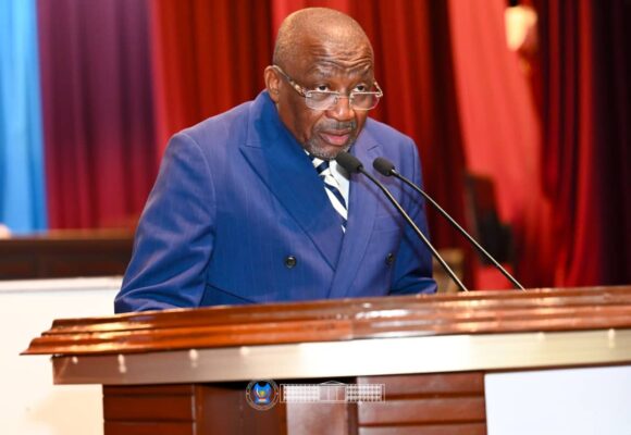 Jacques DJOLI ESENG&rsquo;EKELI alerte sur les inégalités énergétiques en RDC