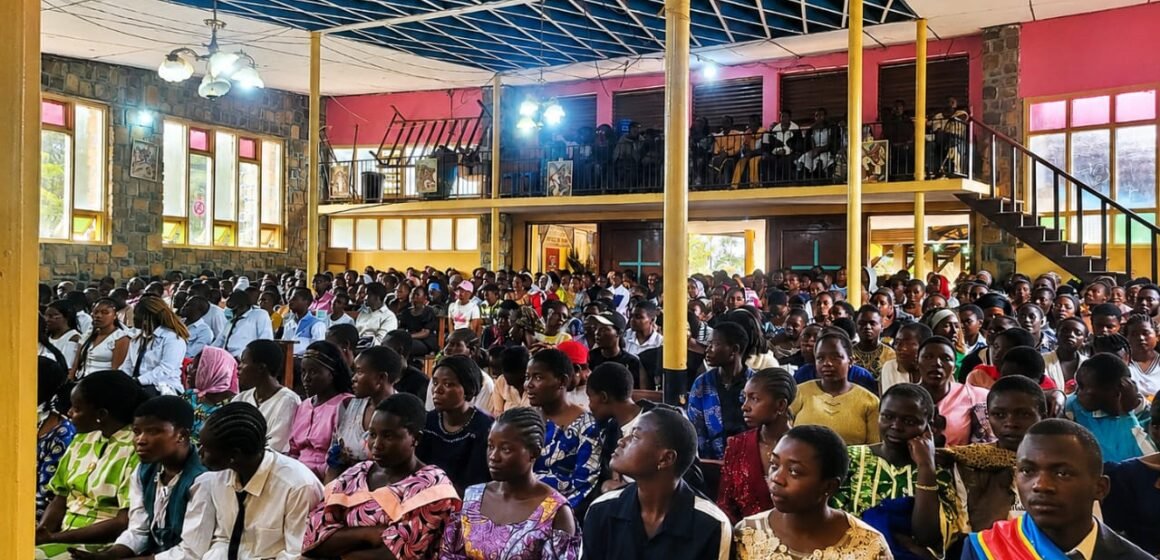 1000748862 BUTEMBO : Une messe spéciale pour préparer spirituellement les finalistes à l’Examen d’État.