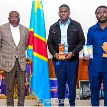 DIPLOMATIE CULTURELLE RDC-GABON : L’AMBASSADEUR FILIGA 2026 MPUTU OMALE EXAUCÉ ET L’ÉCRIVAIN BAYUWA DI MVUEZOLO KUA TULENDO REÇUS PAR LE RAPPORTEUR JACQUES DJOLI.