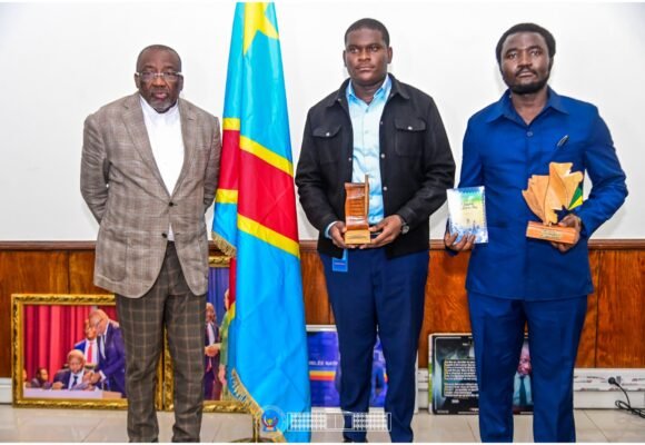 DIPLOMATIE CULTURELLE RDC-GABON : L’AMBASSADEUR FILIGA 2026 MPUTU OMALE EXAUCÉ ET L’ÉCRIVAIN BAYUWA DI MVUEZOLO KUA TULENDO REÇUS PAR LE RAPPORTEUR JACQUES DJOLI.