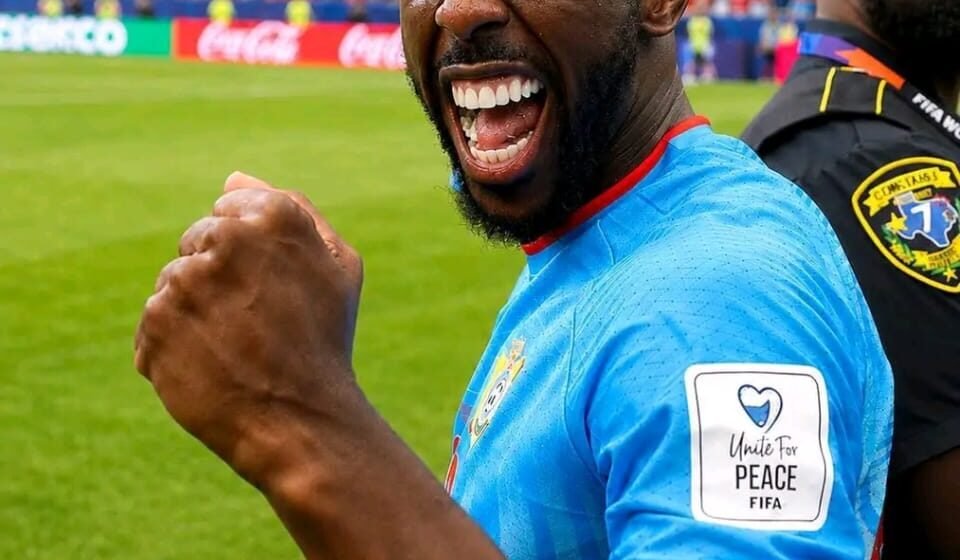 Coupe du Monde 2026 : les Léopards écrivent l&rsquo;histoire en renversant l&rsquo;Ouzbékistan et décrochent leur première victoire mondiale.