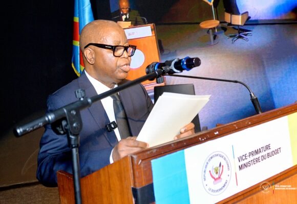 Adolphe MUZITO LANCE LES CONFÉRENCES DE PERFORMANCE ET SCELLE LE CAP HISTORIQUE DU BUDGET-PROGRAMME.