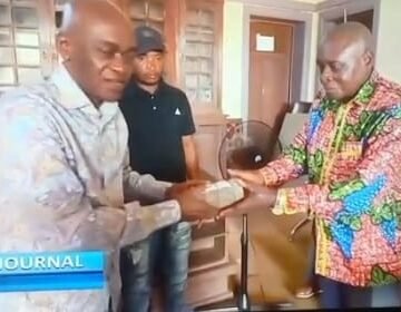 1000796223 Tshuapa : Le remboursement des frais de participation à l’Examen d’État, édition 2026 par la Fondation Widal, Le Gouv Armand Yambe remet l’enveloppe à qui de Droit.