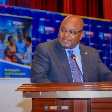 1000796796 ASSEMBLÉE NATIONALE : Aimé Boji Sangara invite le Gouvernement à informer régulièrement la Représentation nationale sur le processus du deuxième recensement général de la population en RDC.