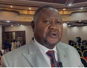 Ass Nat : Le député Lambert Osango plaide pour les anciens combattants et réclame la clarté pour les contrats de l’État.