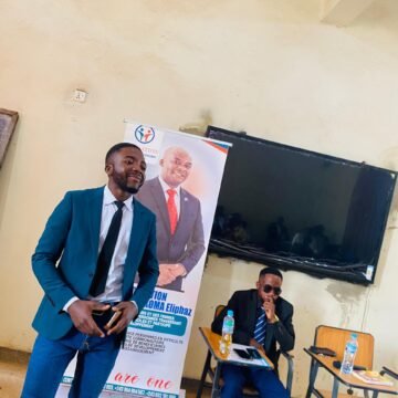 BUTEMBOÀ l&rsquo;occasion de la fête de l&rsquo;indépendance, l&rsquo;UOR et la Fondation Kambale Mukokoma Eliphaz ont sensibilisé les étudiants sur l&rsquo;État de droit et le rôle de la jeunesse.