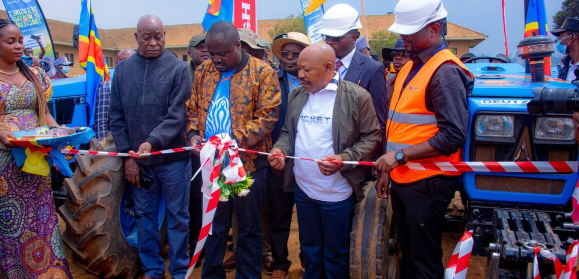 Nord-Kivu : Une trentaine de tracteurs remis aux agriculteurs et lancement d’une usine de montage à Musienene.