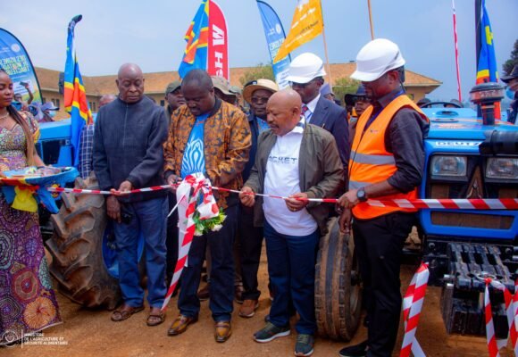 Nord-Kivu : Une trentaine de tracteurs remis aux agriculteurs et lancement d’une usine de montage à Musienene.